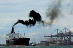 Σημαντική ατμοσφαιρική ρύπανση από την κίνηση των πλοίων σε Πειραιά και Πάτρα