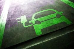Το ακριβό πετρέλαιο ''φορτώνει την αγορά'' με ηλεκτρικά οχήματα