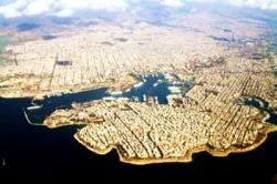 «ECOCITY: Ο Πειραιάς πιέζεται από το γιγαντισμό του λιμανιού και τον κορεσμό της πόλης»