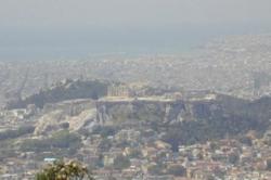 Τοξικό νέφος και έντονη δυσοσμία κάλυψαν την Αθήνα