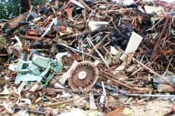 Εικόνες - ντροπή στο Πήλιο: Απέραντος σκουπιδότοπος η παραλία