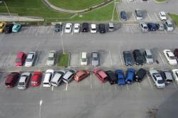 ΥΠΕΝ: αναρμοδιότητα για αιτήματα έγκρισης χωροθέτησης χώρων στάθμευσης αυτοκινήτων