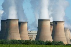 Γαλλία: Η Greenpeace έριξε ομοίωμα του Σούπερμαν σε πυρηνικές εγκαταστάσεις