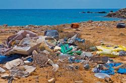 «Χωματερές» οι θάλασσες, σοκάρουν τα στοιχεία για τα πλαστικά
