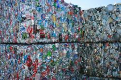 «Χημική ανακύκλωση» για τα βουνά πλαστικών απορριμμάτων