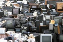 Πετάμε στα σκουπίδια ηλεκτρονικές συσκευές 43,9 κιλών το χρόνο